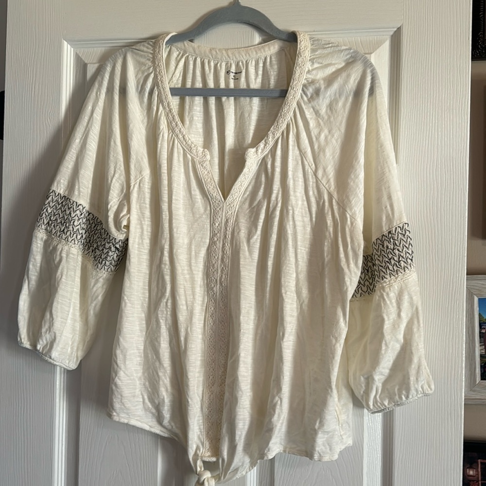 New direction extra large women’s blouse, lightweight flowy, very flattering